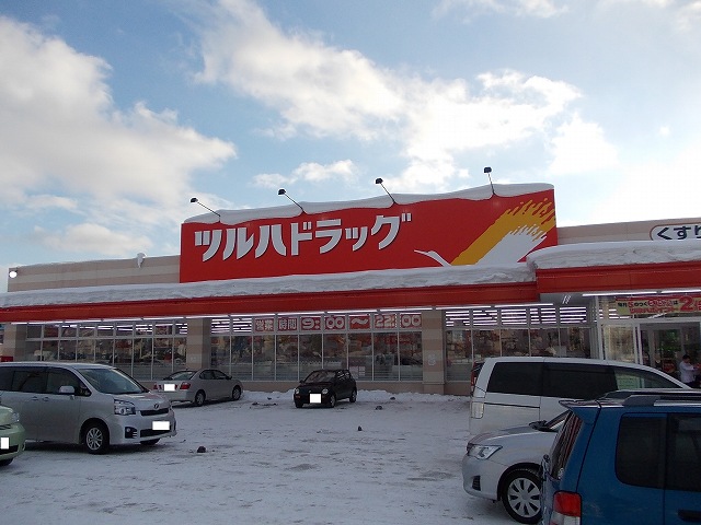 Dorakkusutoa. Tsuruha 450m until (drugstore)