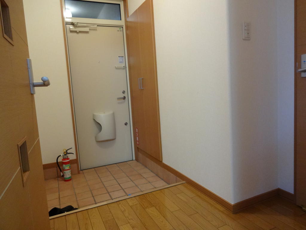 Entrance. There is a shoebox, A spacious entrance ☆ 