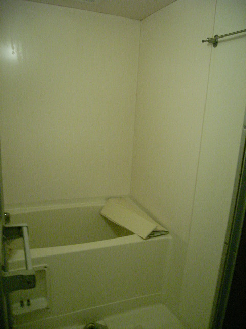 Bath. Cold when'll warm up in the bath