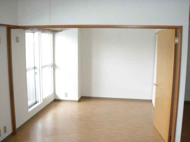 Other room space. Photos of Western-style is