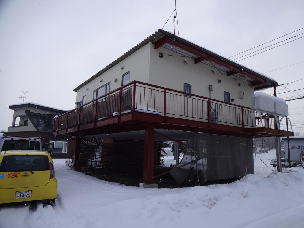 Parking lot. It is available in addition to parking also on the entire surface of the car port! ! 