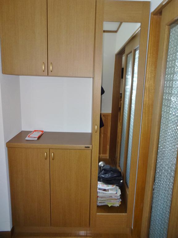 Other room space. Large shoebox and the full-length mirror is we are equipped with entrance