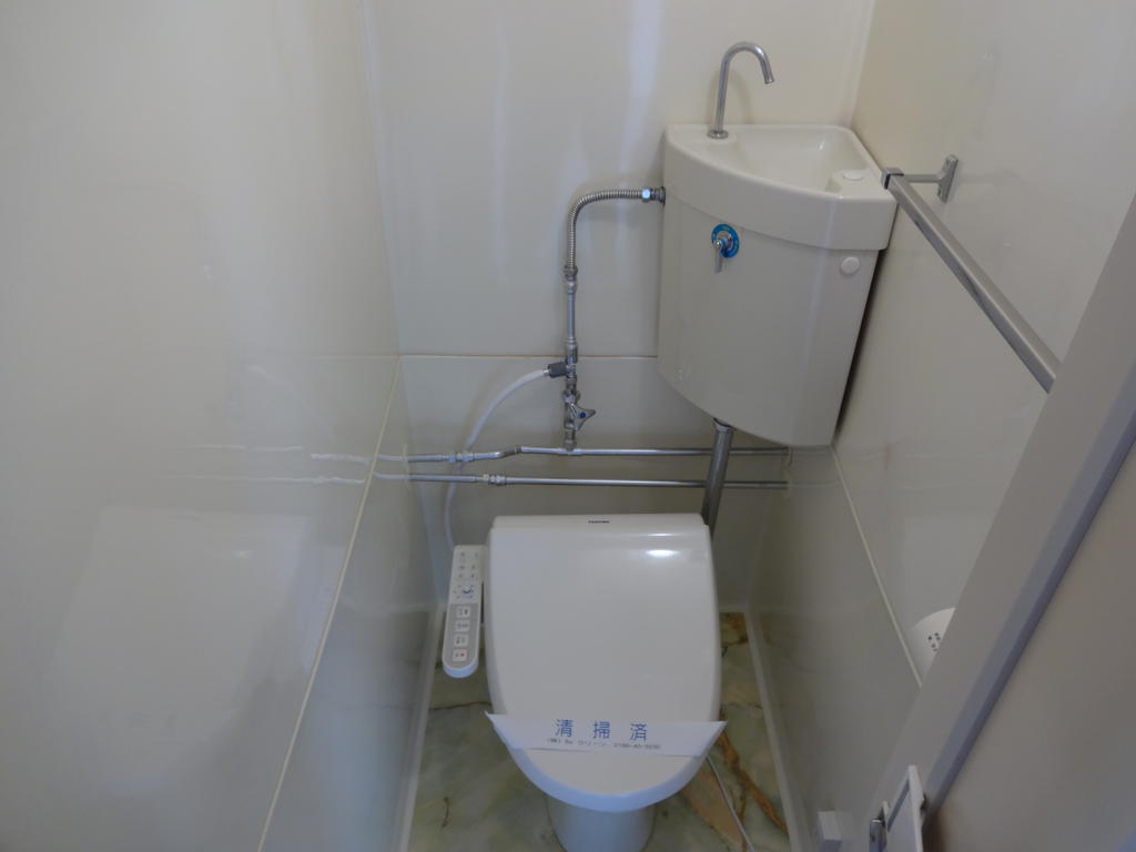 Toilet. Settle down with a clean toilet ☆