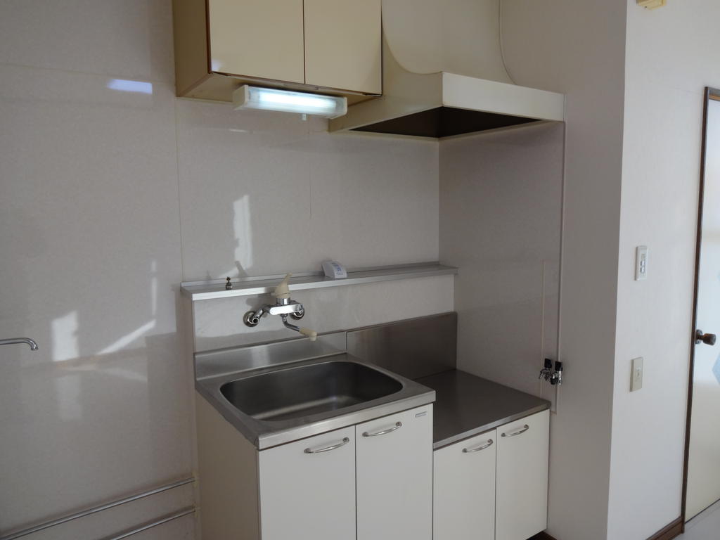 Kitchen. Compact and does not take the width kitchen ☆