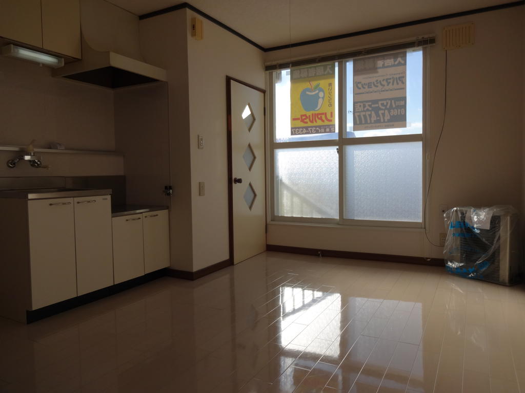 Living and room. South-facing good per yang because