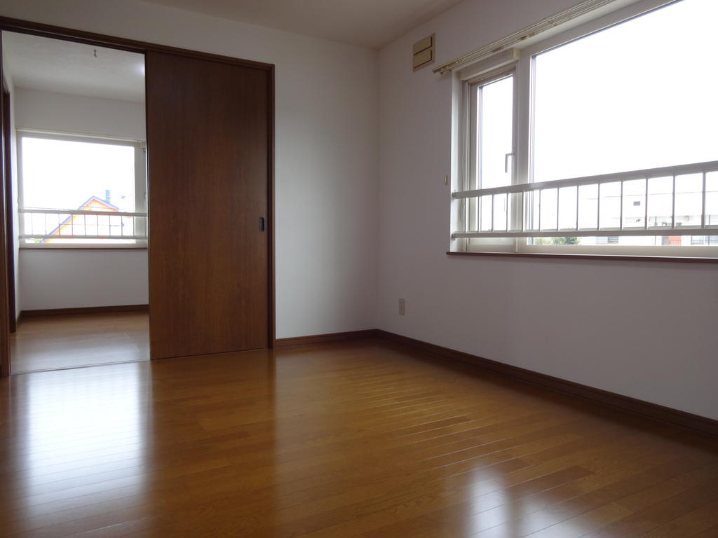 Other room space. Flooring shiny! ! 