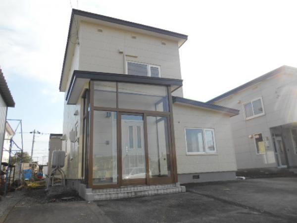 Local appearance photo. ■ Entrance with a windbreak room ~ Shut out the cold chills ~