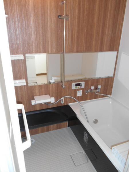 Bathroom. ■ It established the unit bus ~ I was committed to accent panel ~