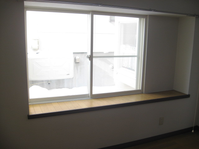 Living and room. It puts things also in the vicinity of the window! 