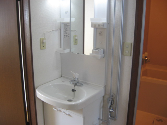 Washroom. Dressing with a clean wash basin ☆ 