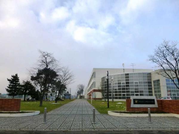 Primary school. 600m up to elementary school