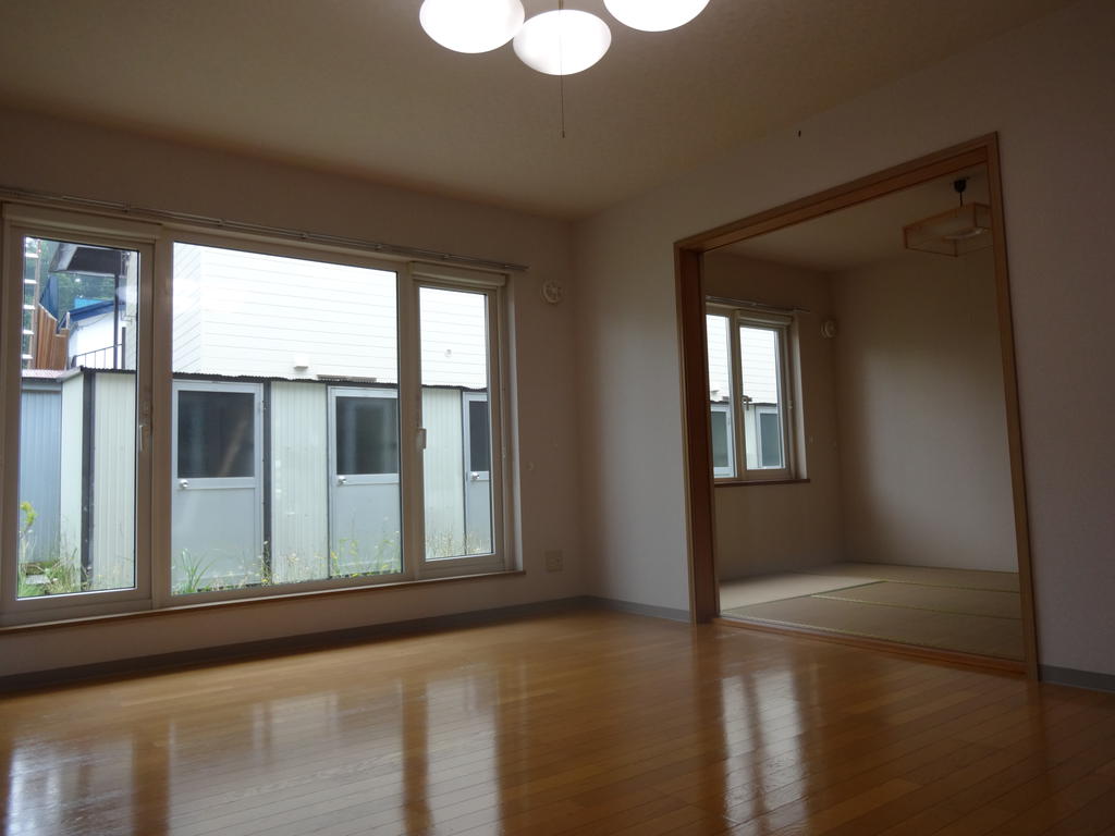 Living and room. Spacious living room!