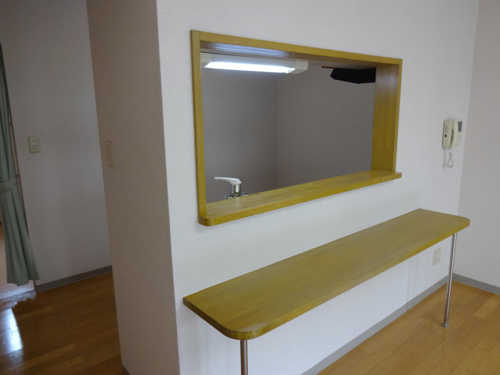 Kitchen. With counter face-to-face kitchen! !