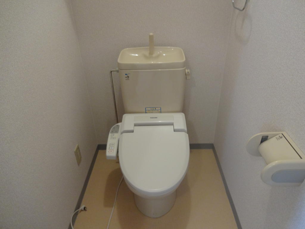 Toilet. Bidet with Free settle down toilet ☆