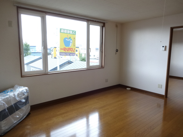 Living and room. Good per positive living!