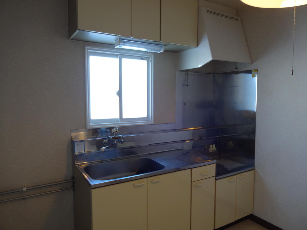 Kitchen. Bright and there is a window in the kitchen ☆ 