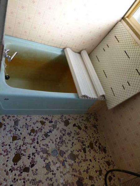 Bathroom. Bathing of nowadays unusual tile