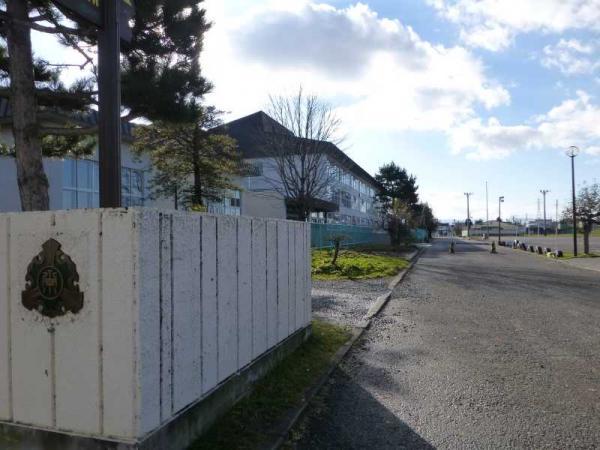 Primary school. 550m Nagayama up to elementary school south elementary school 550m walk 10 minutes