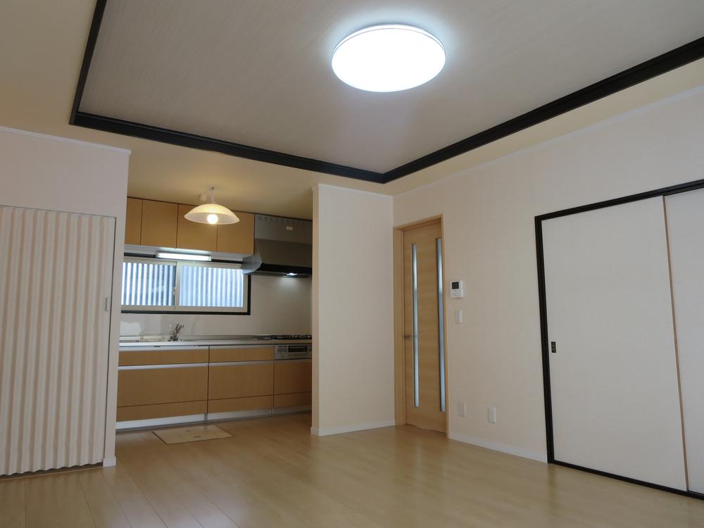 Living. ■ Living has overlay the floor ~ We used the natural color of floor ~