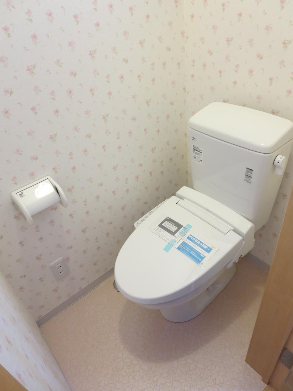 Toilet. ■ Toilet with a bidet