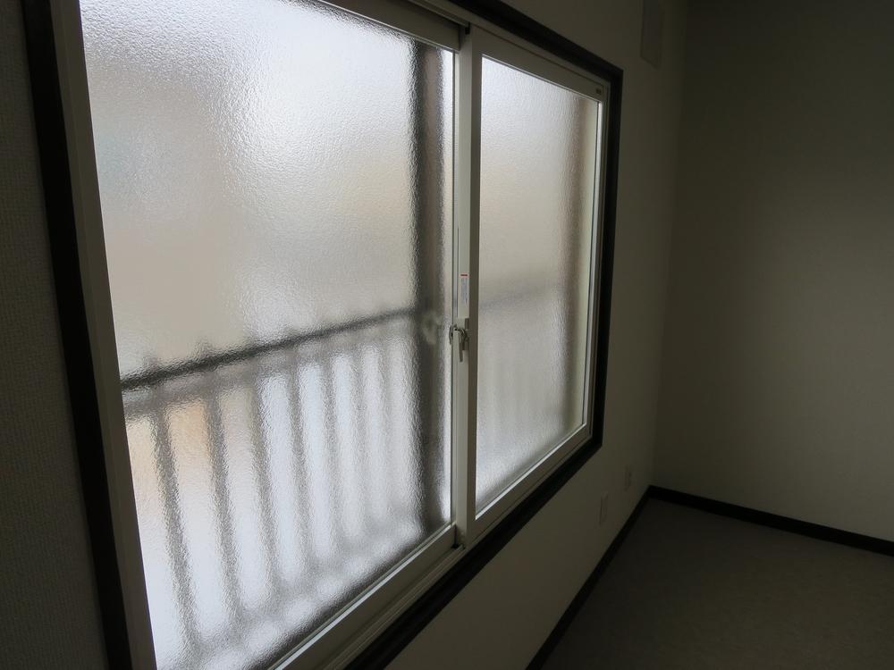 Other. ■ Pair glass