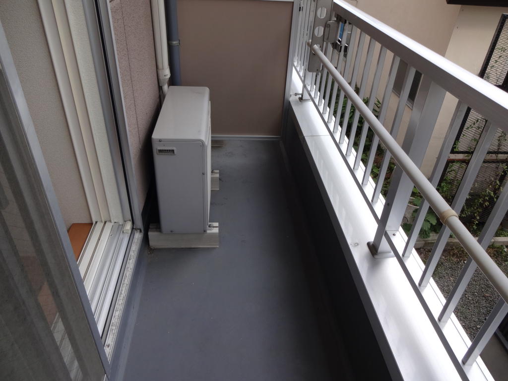 Balcony. I laundry is Jose outside!