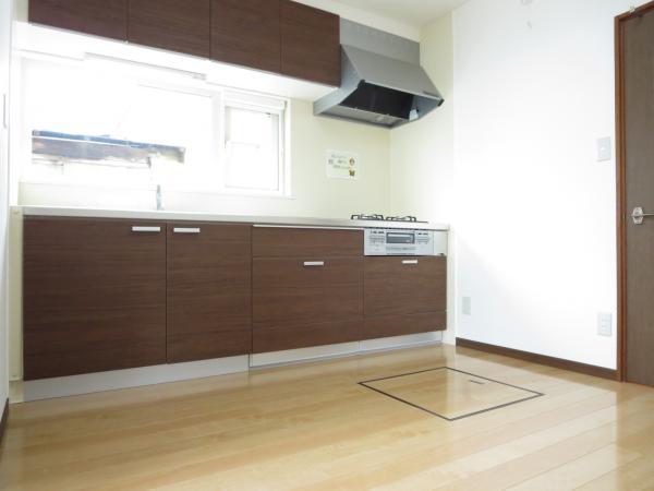 Kitchen. New system kitchen cleaning a breeze because it is stainless. 