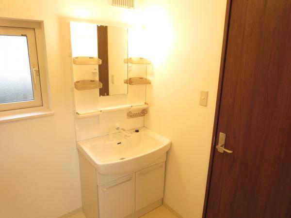 Non-living room. Cleaning is also easy because the shower hose is extended