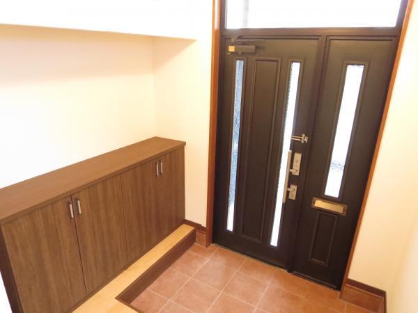 Entrance. New shoes BOX replaced.