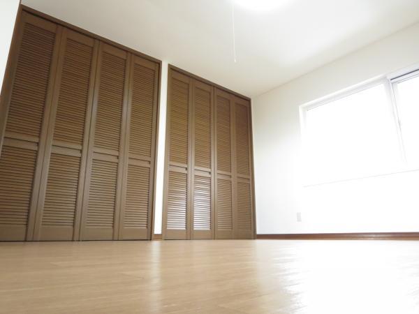 Other introspection. 2 Kaiyoshitsu 12.5 quires closet