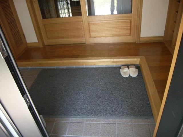 Entrance. Local (August 2013) Shooting