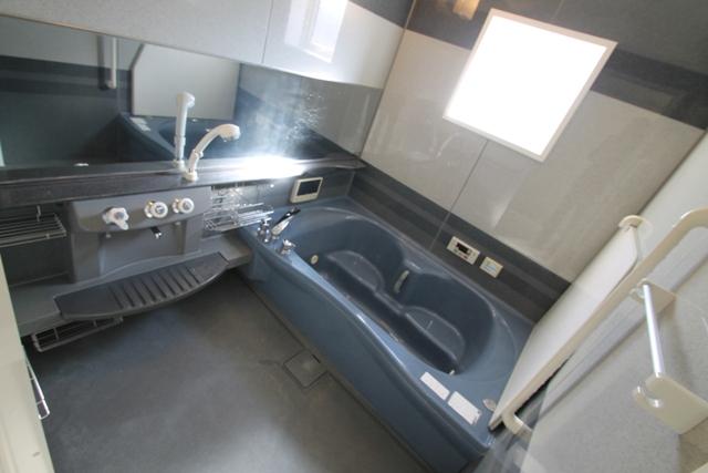 Bathroom. Indoor (11 May 2013) Shooting