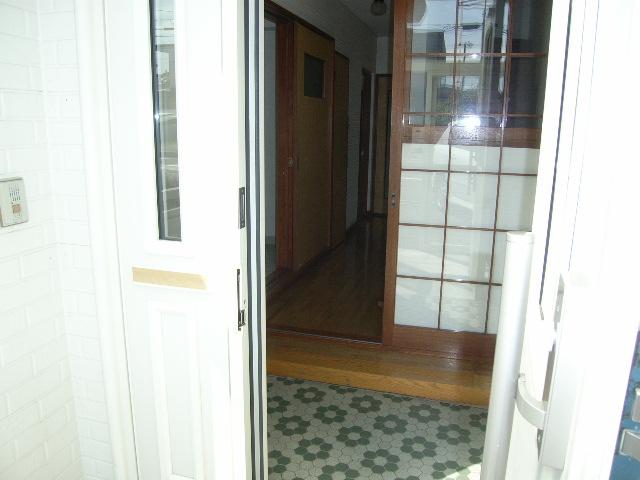 Entrance. The current room (June 2013) Shooting