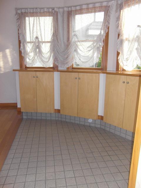 Entrance. Local (11 May 2013) Shooting