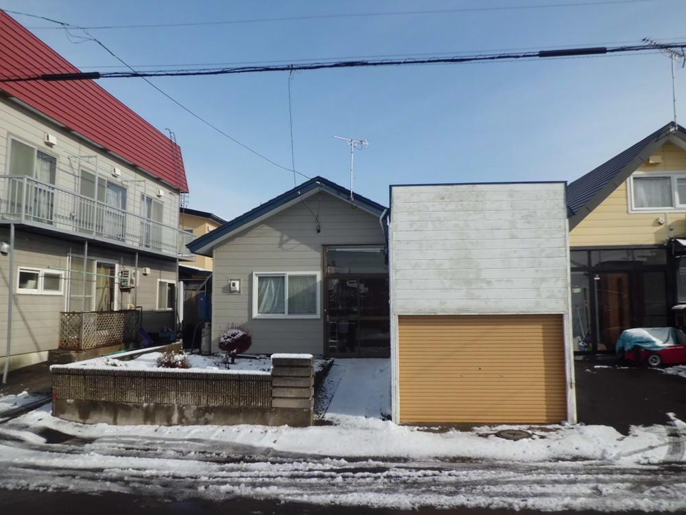 Local appearance photo. Local (12 May 2012) shooting