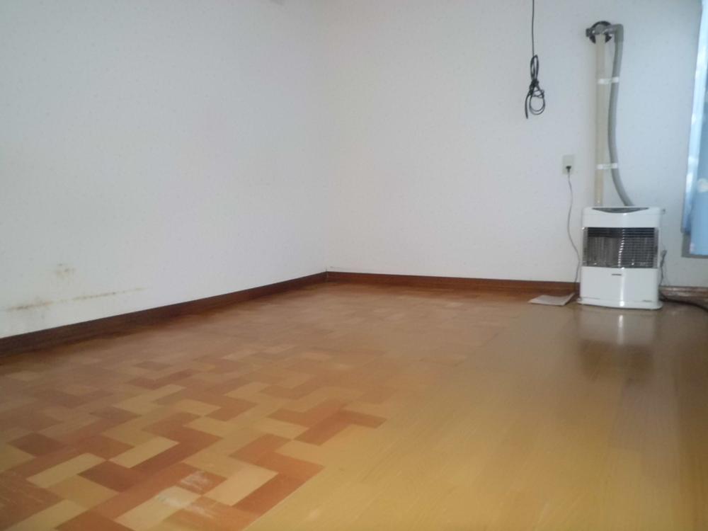 Non-living room. Indoor (12 May 2012) shooting