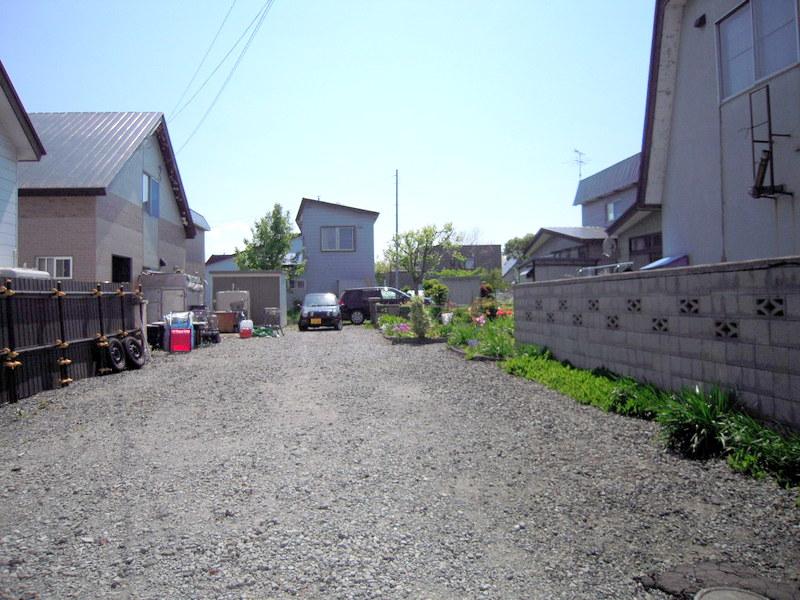 Local photos, including front road. Front