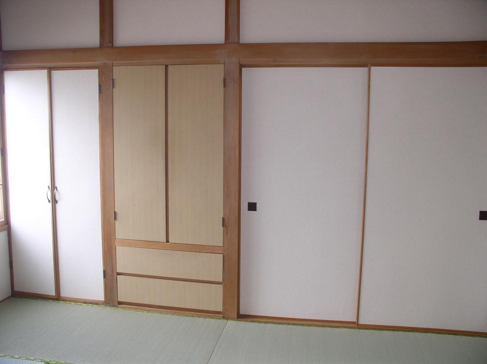 Non-living room. Japanese-style room of storage is plenty
