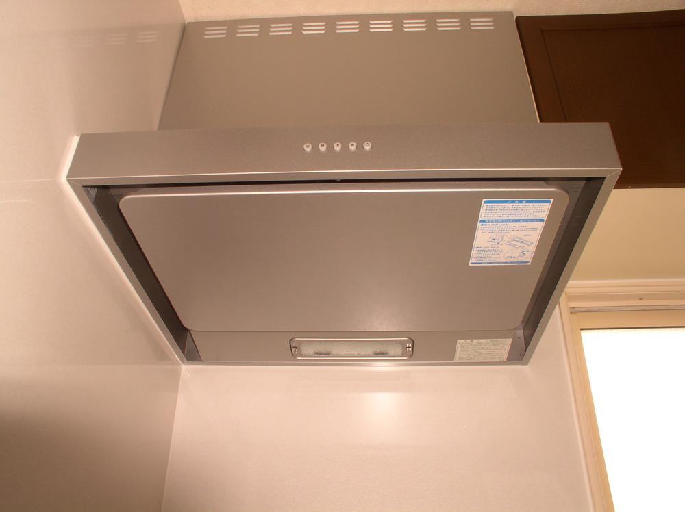 Kitchen. Range hood new