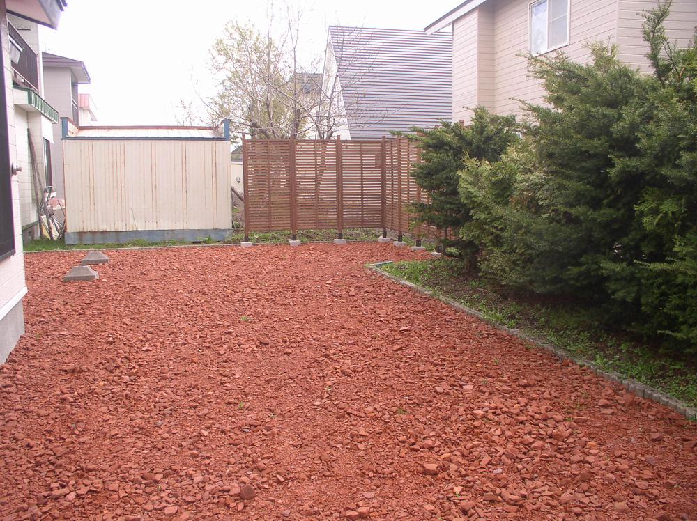 Garden. A large garden on the south side