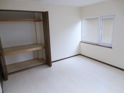 Non-living room. First floor Western-style is Chokawa friendly feel of the floor close to the white