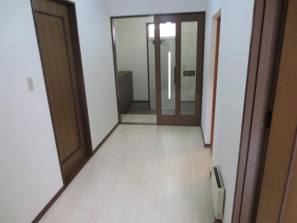 Other. Somewhat shut out the cold air by plus a sliding door between the entrance hall and foyer. 