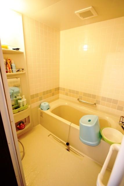 Bathroom. Local (September 2013) Shooting