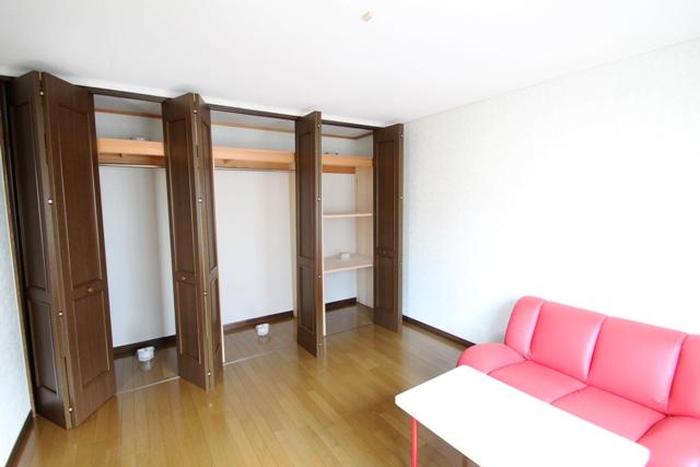 Non-living room. Local (September 2013) Shooting