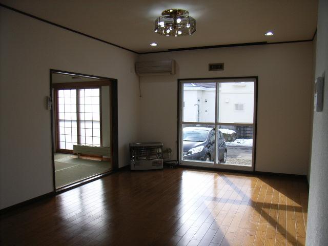 Living. Bright living room facing south