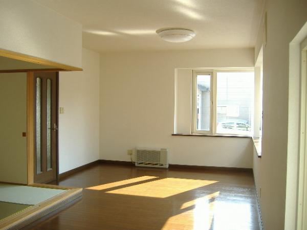 Living. Spacious living room shine of the Interior