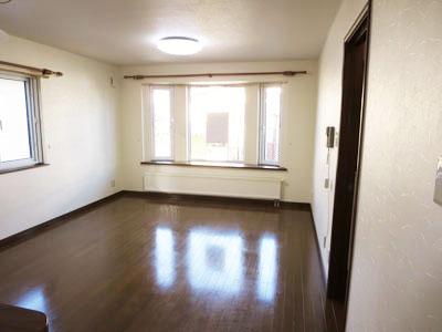 Living. Living dihedral lighting.