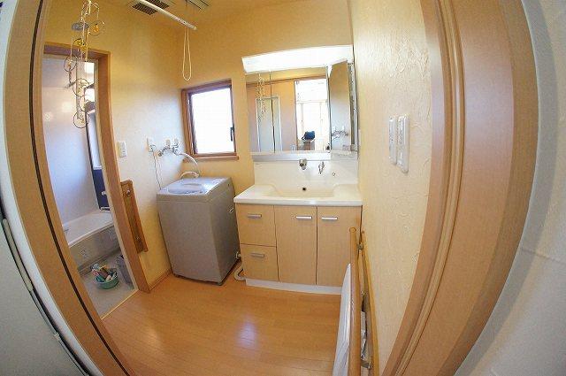 Wash basin, toilet. Indoor (11 May 2013) Shooting