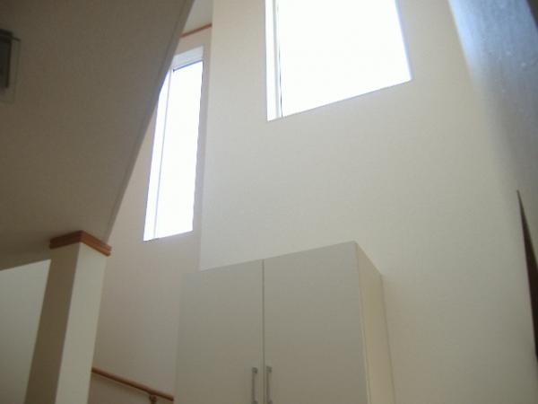 Non-living room. Bright at the door on the stairwell