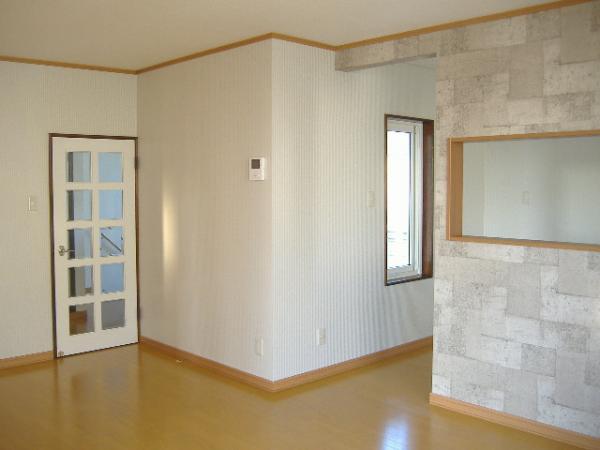 Living. 16.5 Pledge in the living room and kitchen